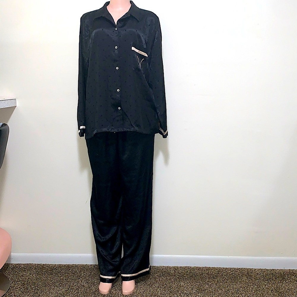 Victory Secret black silky polka dot black woman pajama set size XL drawstring